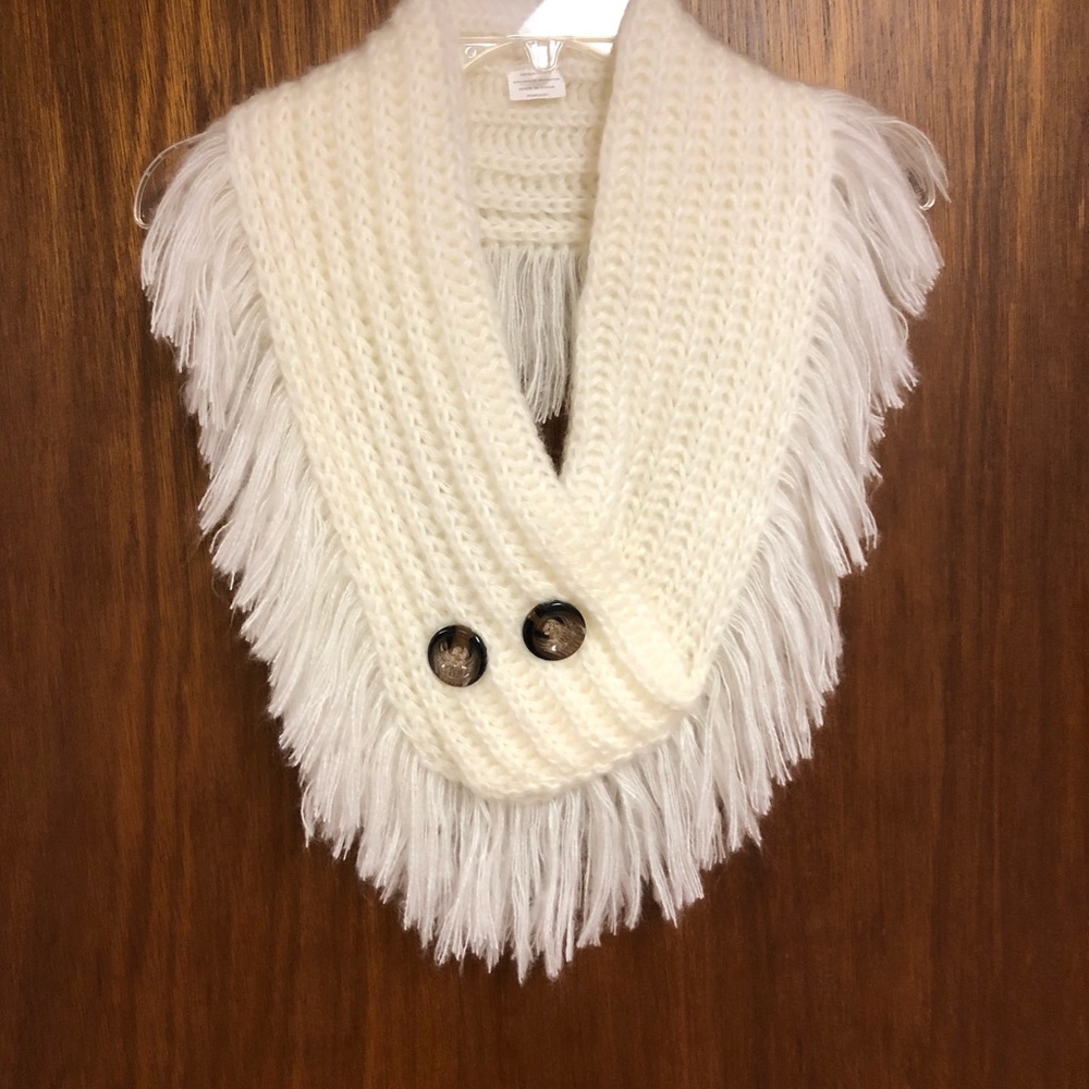 NWOT Outwear accessory / never been worn